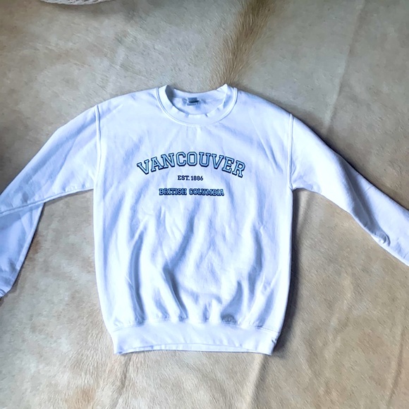 Vintage Tops - VANCOUVER /BRITISH COLUMBIA /CANADA White Pullover Sweatshirt